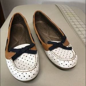 Naturalizers NaturalSouls White & Tan Flat Loafers